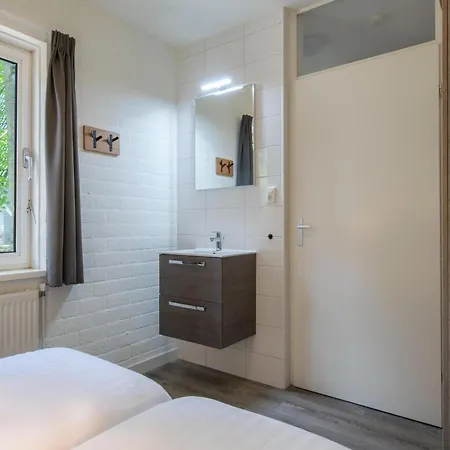 Сasa de vacaciones Restyled With Dishwasher In The Woods